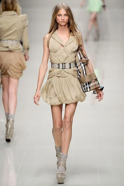 Look 3